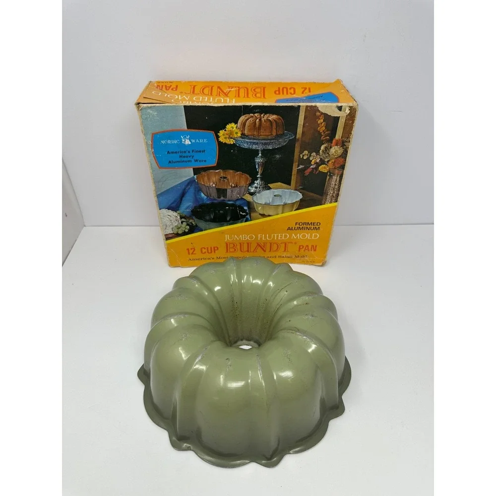 Vintage Nordic Ware 12-Cup Bundt Pan Jumbo Fluted Mold Formed Aluminum W/Box U1